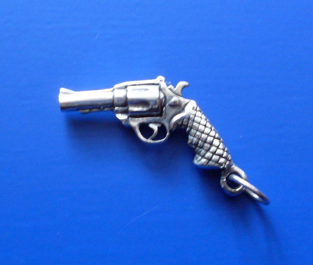 Obrázek produktu Přívěsek revolver velký plastický Z408